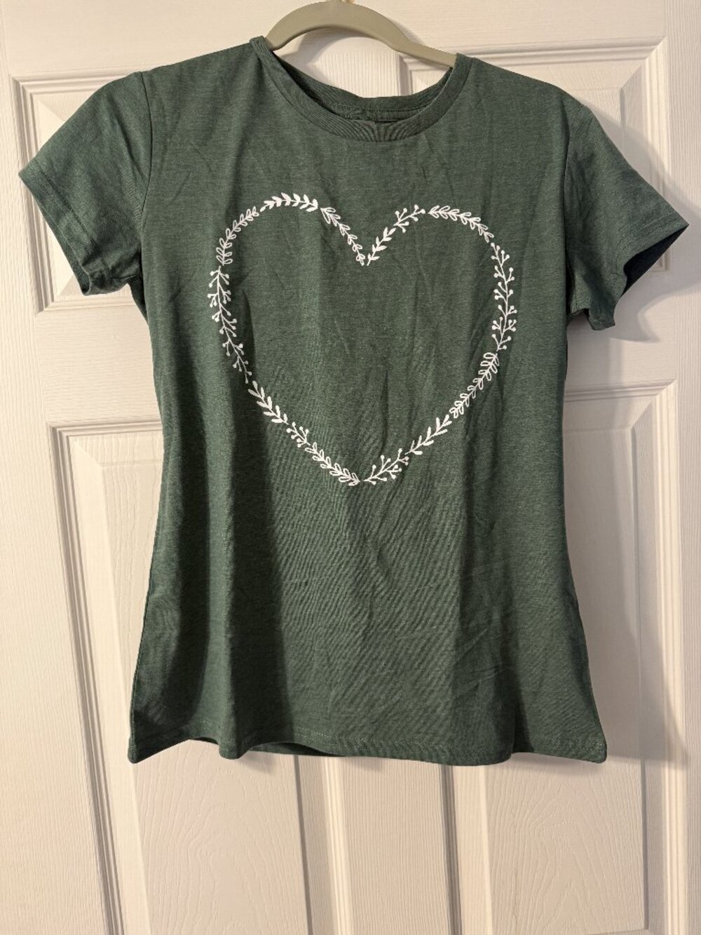 Instant Message Floral Heart Outline Short Sleeve Graphic Tee Small